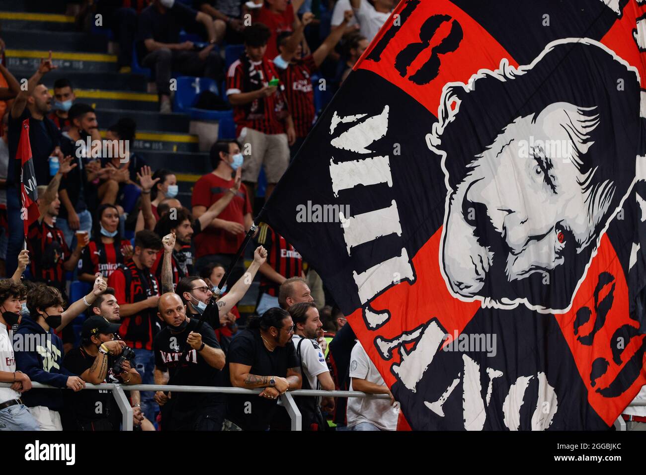 Milano, Italia. 29 agosto 2021. AC Milan supporters during AC Milan vs Cagliari Calcio, Campionato Italiano di calcio A match a Milano, Italy, August 29 2021 Credit: Independent Photo Agency/Alamy Live News Foto Stock