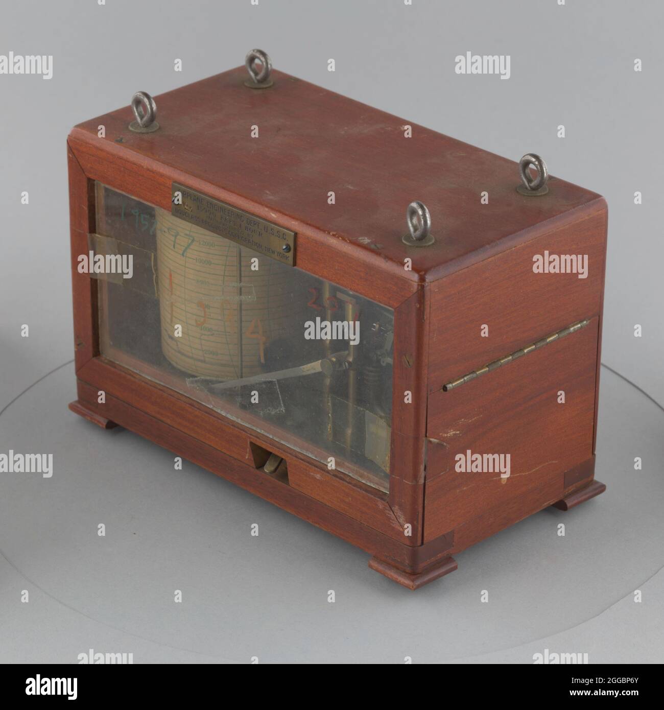 altezza 14 cm, lunghezza 18,5 cm, larghezza 10,5 cm; 1 ora; 1918. Foto Stock