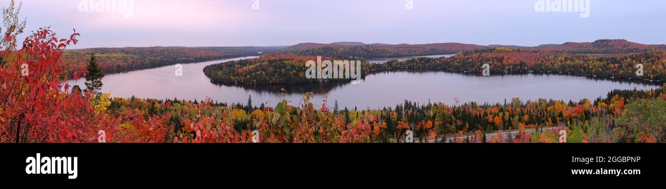 Vista panoramica del lago Caribou dal percorso escursionistico Superior, Minnesota settentrionale, USA Foto Stock
