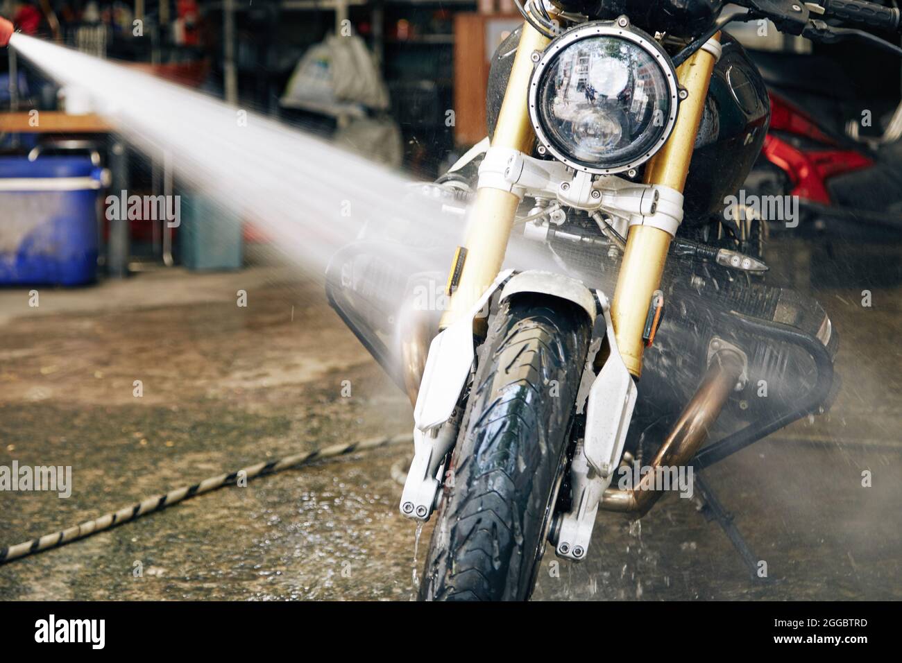 Pulizia catena motociclistica immagini e fotografie stock ad alta  risoluzione - Alamy