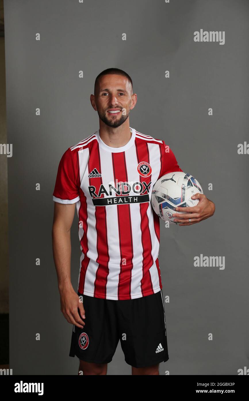 Sheffield, Regno Unito, 30 agosto 2021. Conor Hourihane firma su un prestito di lunga stagione per Sheffield United a Shirecliffe , Sheffield. Data foto: 30 agosto 2021. Il credito dovrebbe essere: Simon Belliis/Sportimage Foto Stock