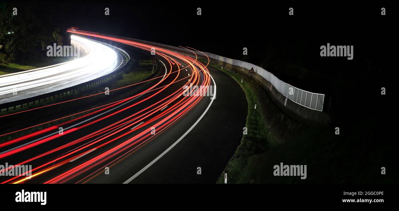 Autobahn a der Nacht a Innsbruck Foto Stock
