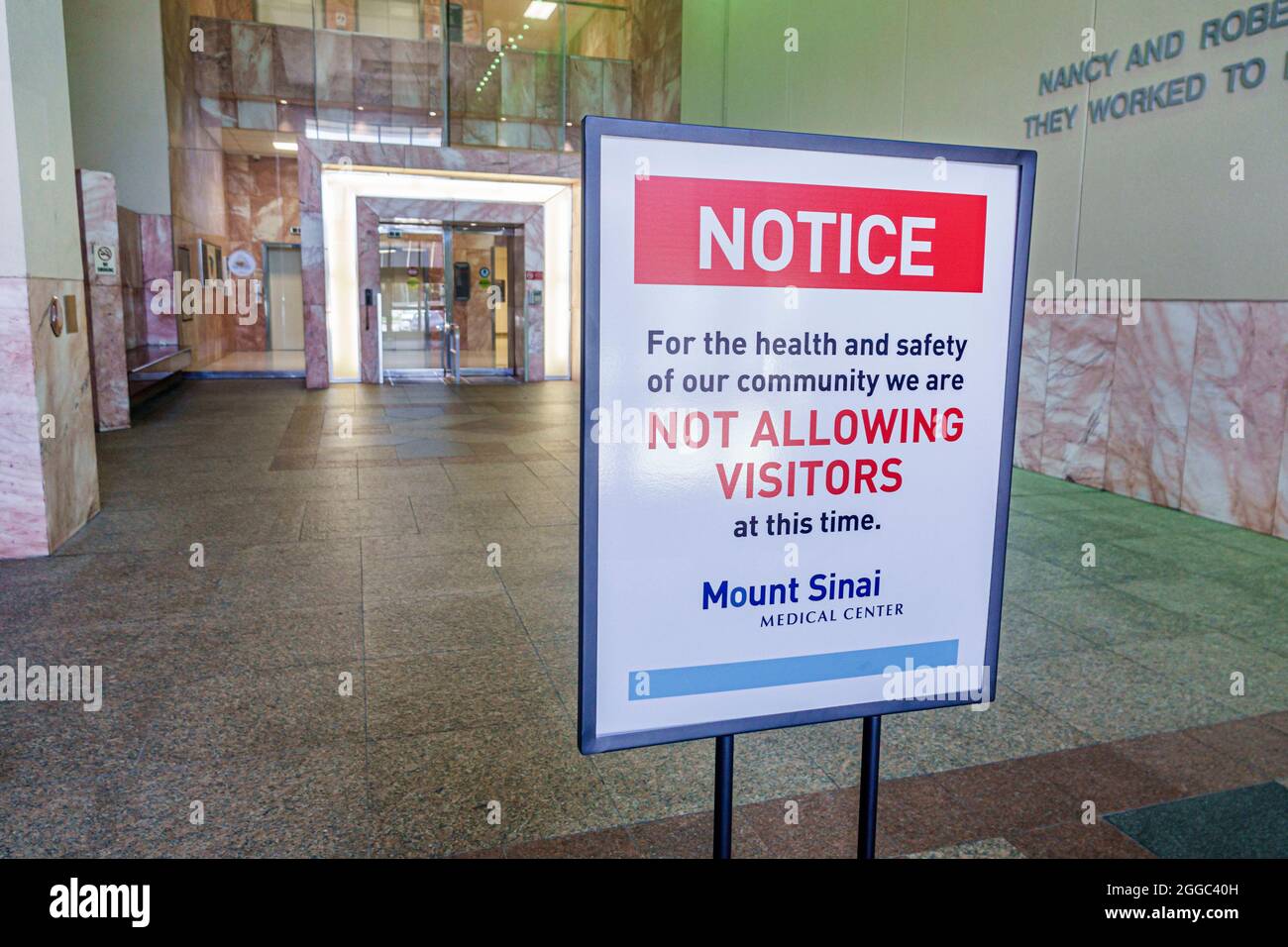 Miami Beach Florida Mount Mt. Sinai Medical Center Hospital sign notice non consentire ai visitatori all'interno della lobby interna Covid-19 virus guarire Foto Stock