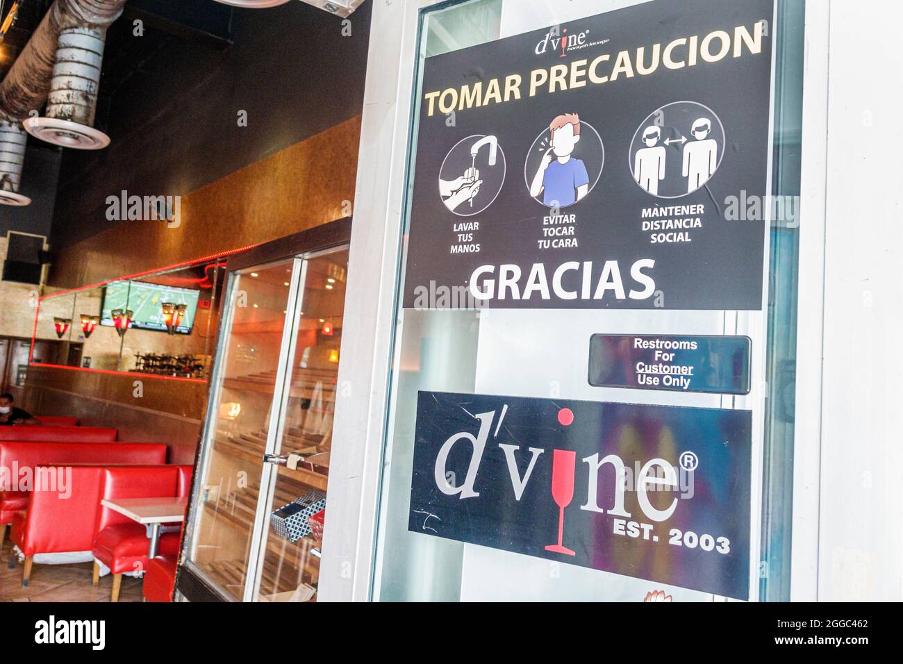 Miami Beach Florida Lincoln Road centro commerciale pedonale shopping D'Vine Hookah Lounge ristorante ingresso cartello avviso sociale distanziamento Covid-19 salute crisi Foto Stock