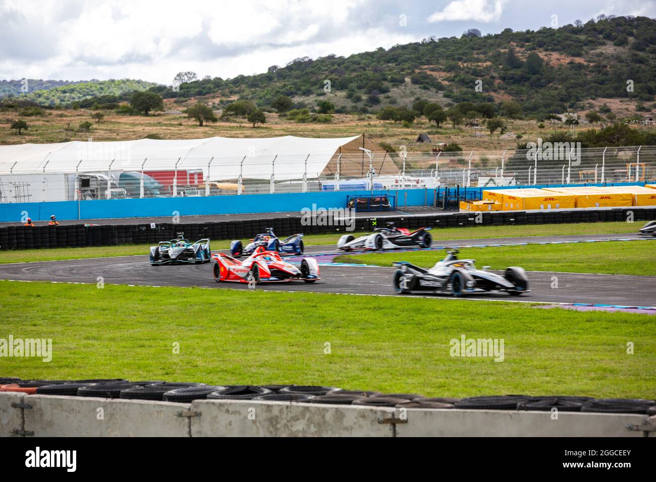 Puebla, Messico - 19 giugno 2021: Autodromo Miguel E. Abed, AIMA, CBMM Niobium Puebla e-Prix. Traffico di gara alla svolta 05. Al CBMM Niobium Puebla e-Prix. Foto Stock