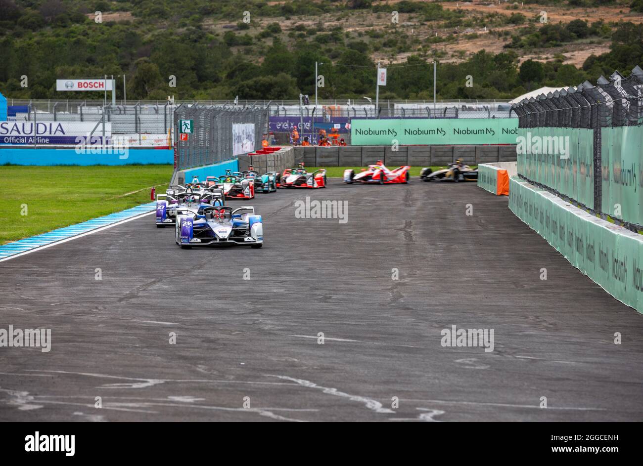 Puebla, Messico - 19 giugno 2021: Autodromo Miguel E. Abed, AIMA, CBMM Niobium Puebla e-Prix. Traffico di gara alla svolta 10. Al CBMM Niobium Puebla e-Prix. Foto Stock