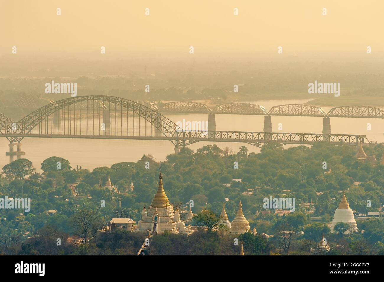 Vista aerea dalla collina sagaing a Mandalay, Myanmar birmania Foto Stock