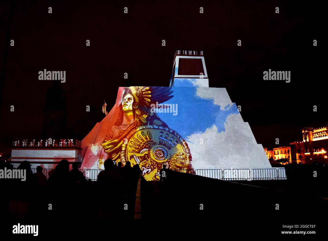 Il primo modello monumentale del Templo Mayor fu montato nella zócalo come parte delle commemorazioni dei '500 anni di resistenza indigena' Foto Stock