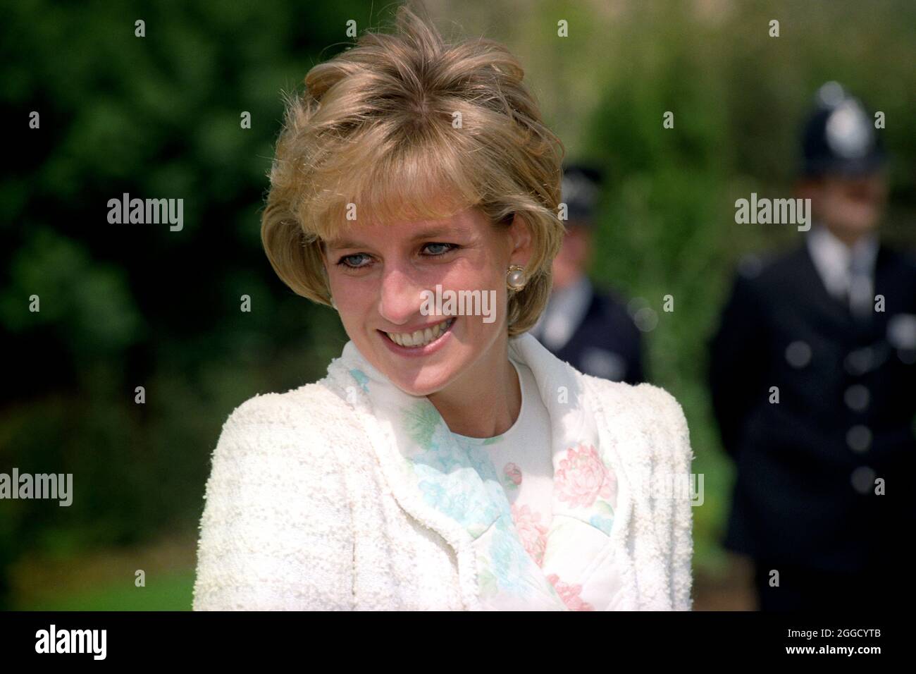 File photo datato 13/5/1996 della Principessa del Galles, Patrono reale dell'International Spinal Research Trust (ISRT), a Kensington Palace a Londra per celebrare l'inizio del più grande finanziatore della carità, Push 2000, una spinta su sedia a rotelle dalla fine della Terra a John o'Groats. Sono passati ventiquattro anni da quando Diana, Principessa di Galles morì in un incidente automobilistico di Parigi. La principessa - il Duca di Cambridge e la tarda madre del Duca di Sussex - aveva appena 36 anni e fu uccisa il 31 1997 agosto. Data di emissione: Martedì 31 agosto 2021. Foto Stock