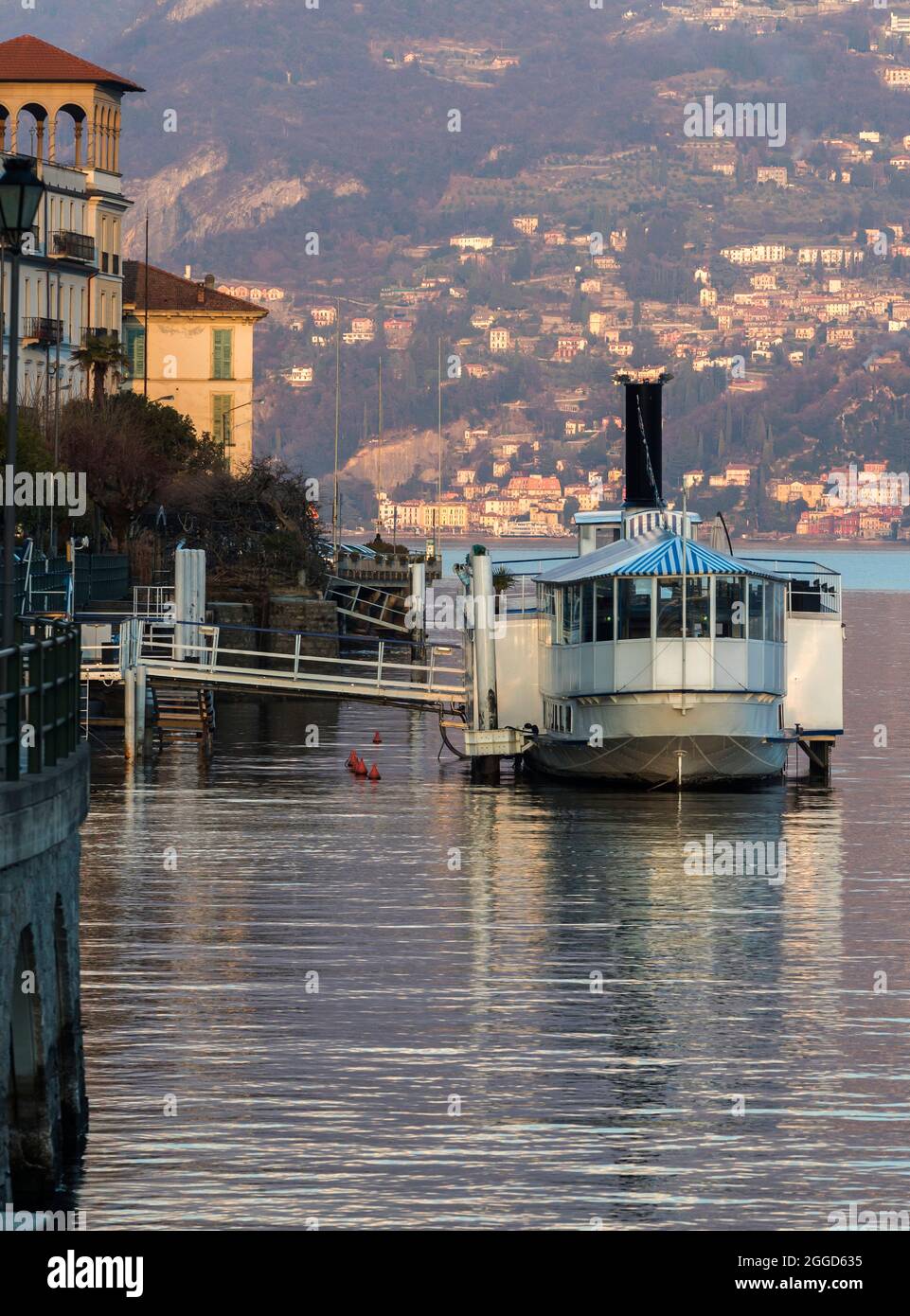 Barca BISBINO trasformata in caffe, Lago di Como, Lombardia, Italia, Europa Foto Stock