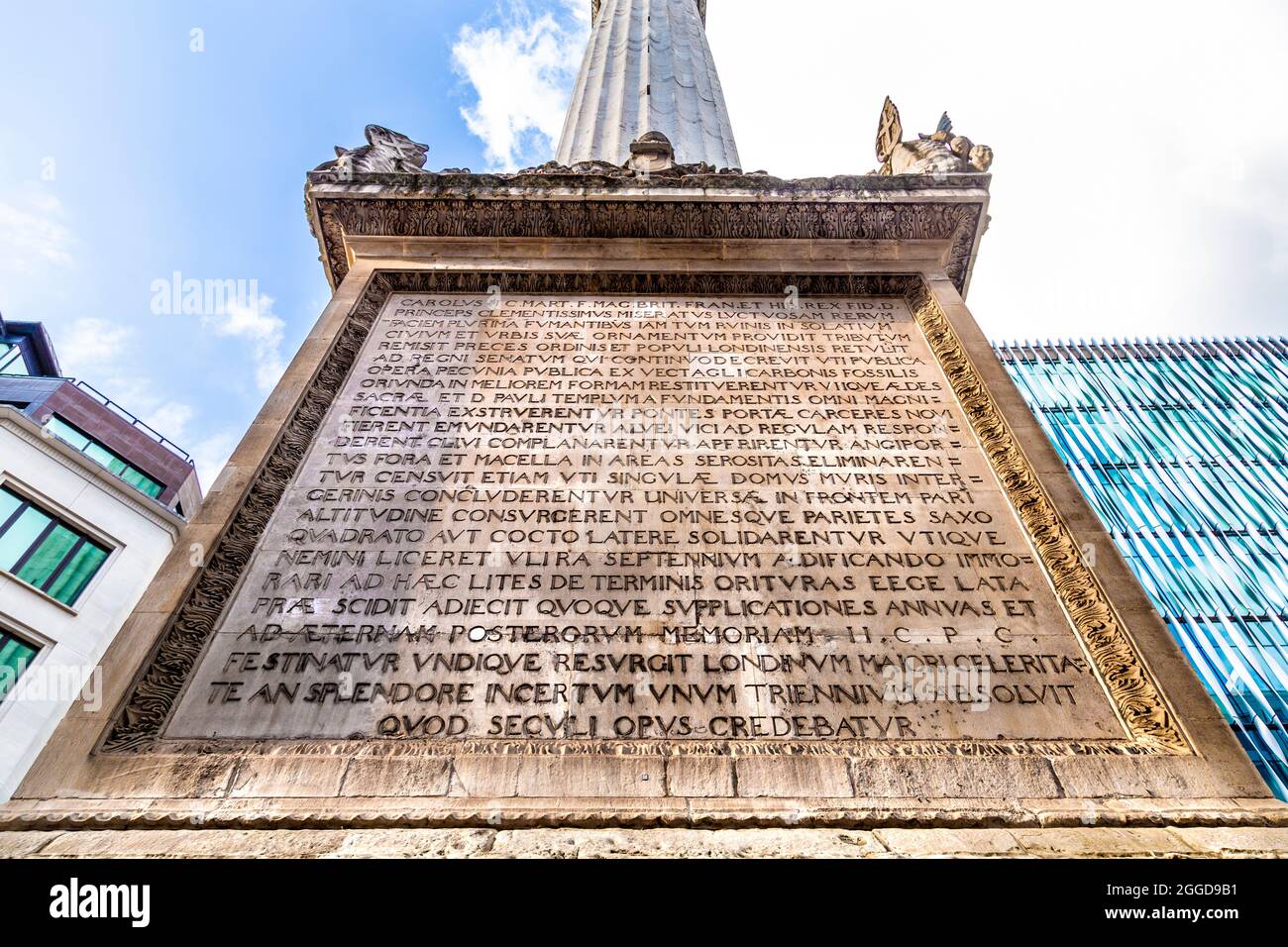 Iscrizione alla base del Monumento al Grande fuoco di Londra, Regno Unito Foto Stock