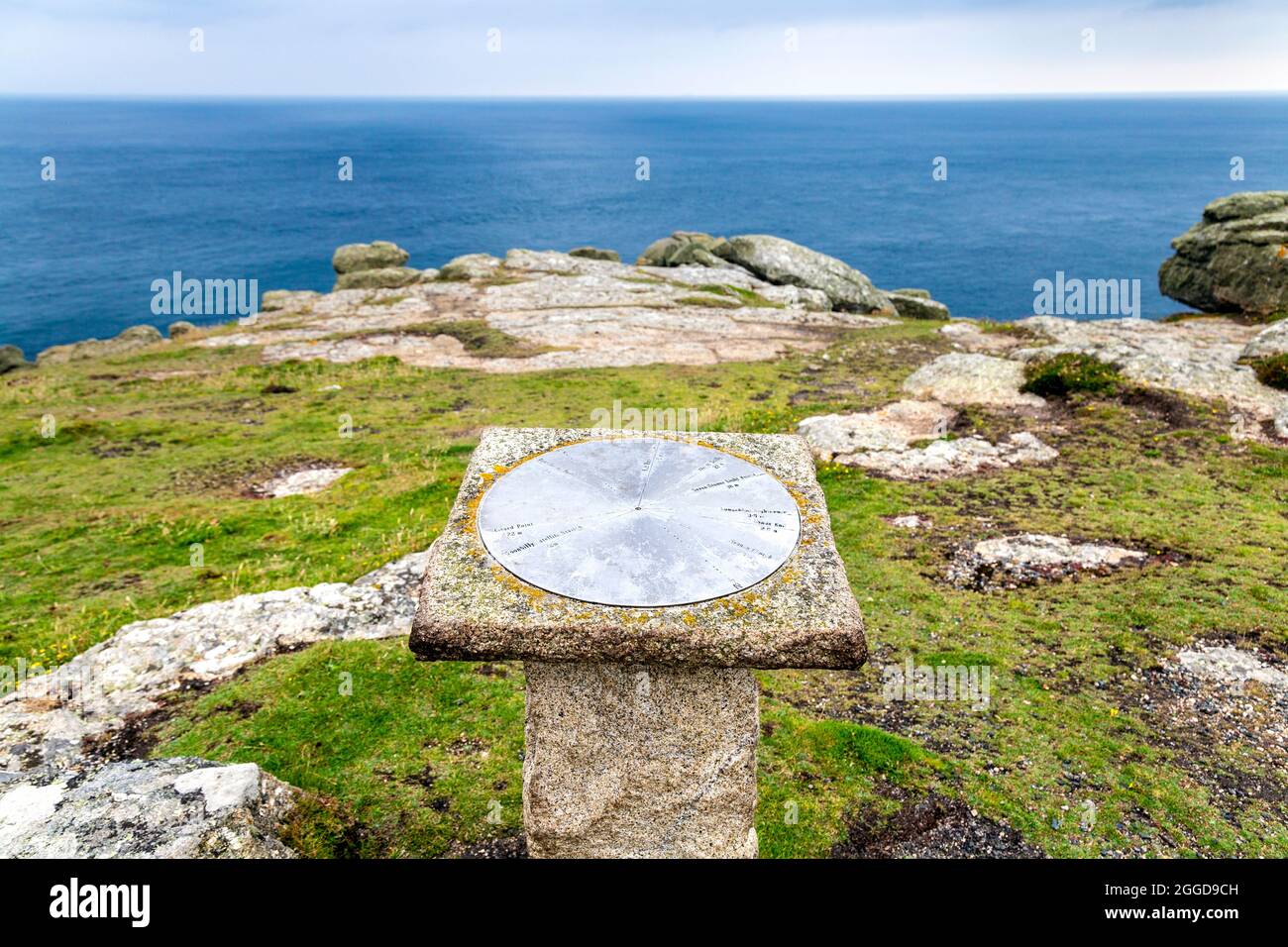 Quadrante con punto di orientamento al National Coastwatch Institution, Gwennap Head, Penwith Peninsula, Cornovaglia, Regno Unito Foto Stock