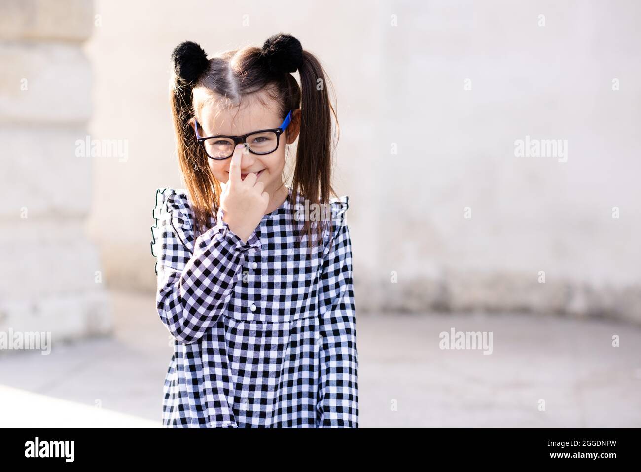 Abiti carini da indossare l'uniforme scolastica immagini e fotografie stock  ad alta risoluzione - Alamy