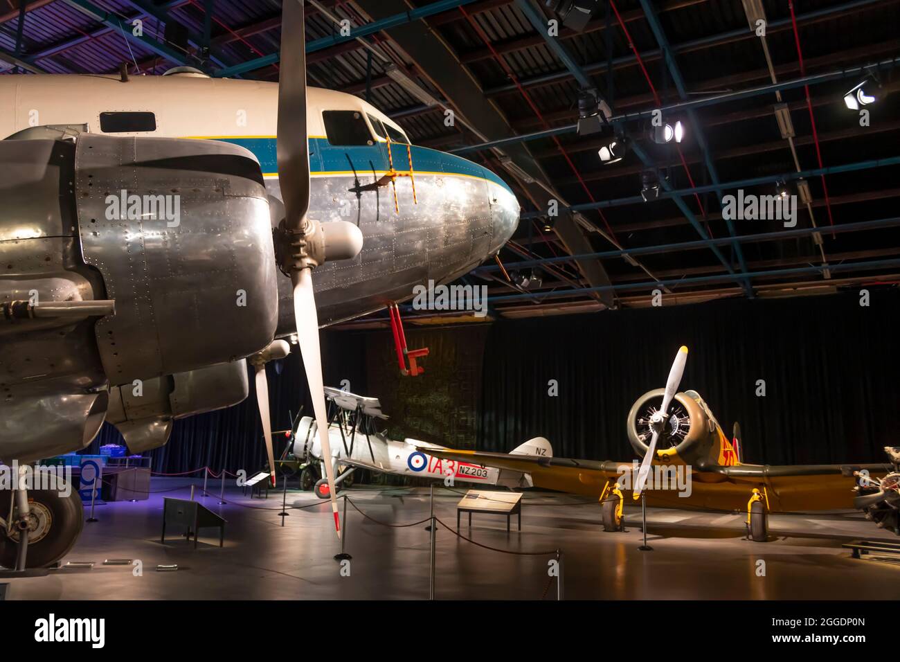 Douglas C-47 Dakota, North American Harvard MKIII e Avro 626 al Museo dell'Aeronautica militare della Nuova Zelanda, Christchurch, Canterbury, South Island, New Zealan Foto Stock