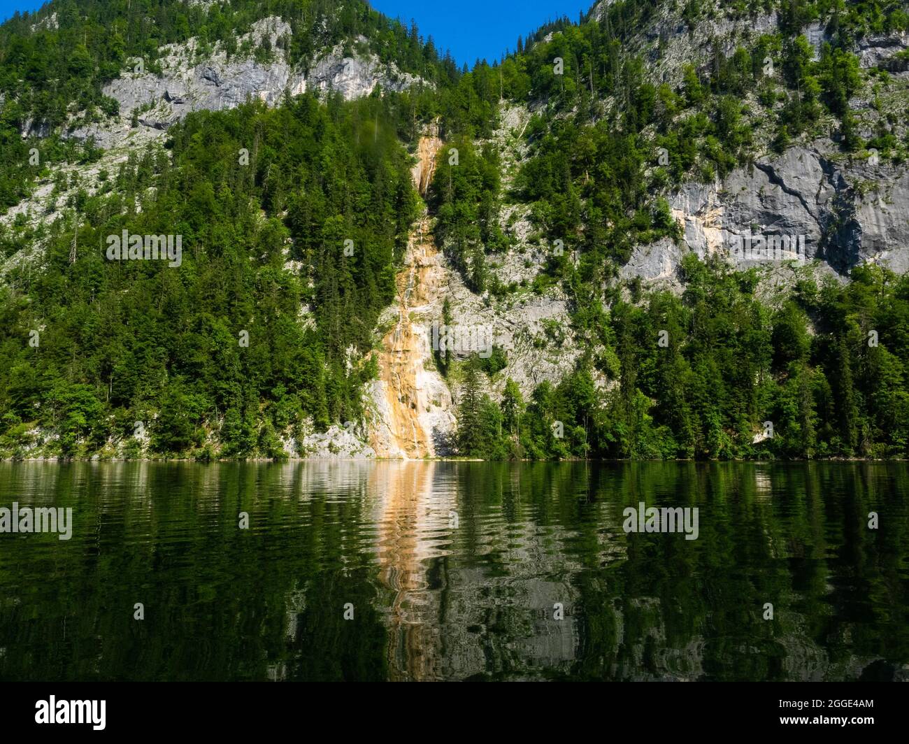 Cascata frontale, Toplitzsee, Salzkammergut, Stiria, Austria Foto Stock