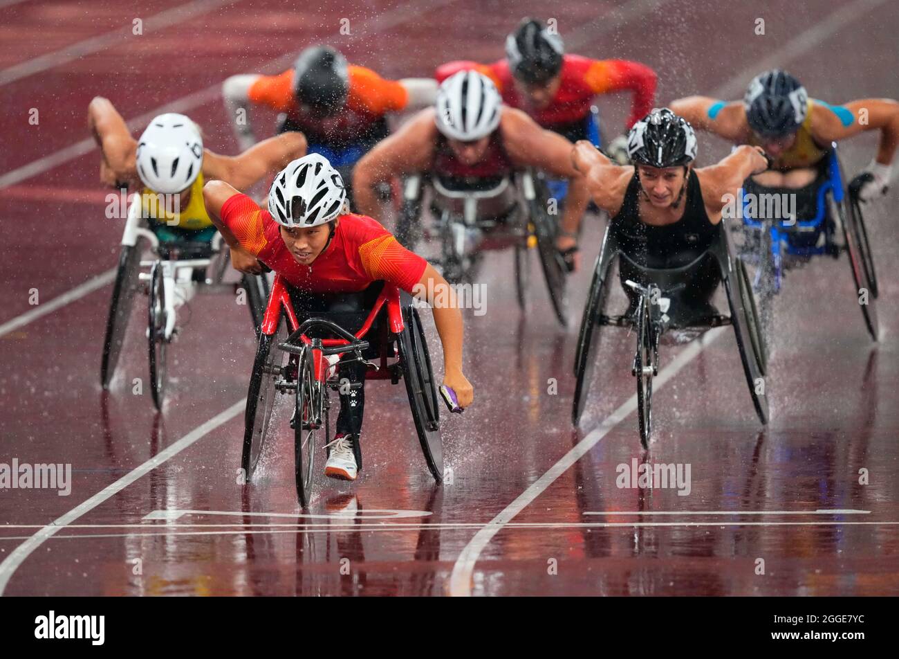 31 agosto 2021: Zhaoqian Zhou dalla Cina vincendo 1500 durante l'atletica al Tokyo Paralympics, Stadio Olimpico di Tokyo, Tokyo, Giappone. Prezzo Kim/CSM Foto Stock