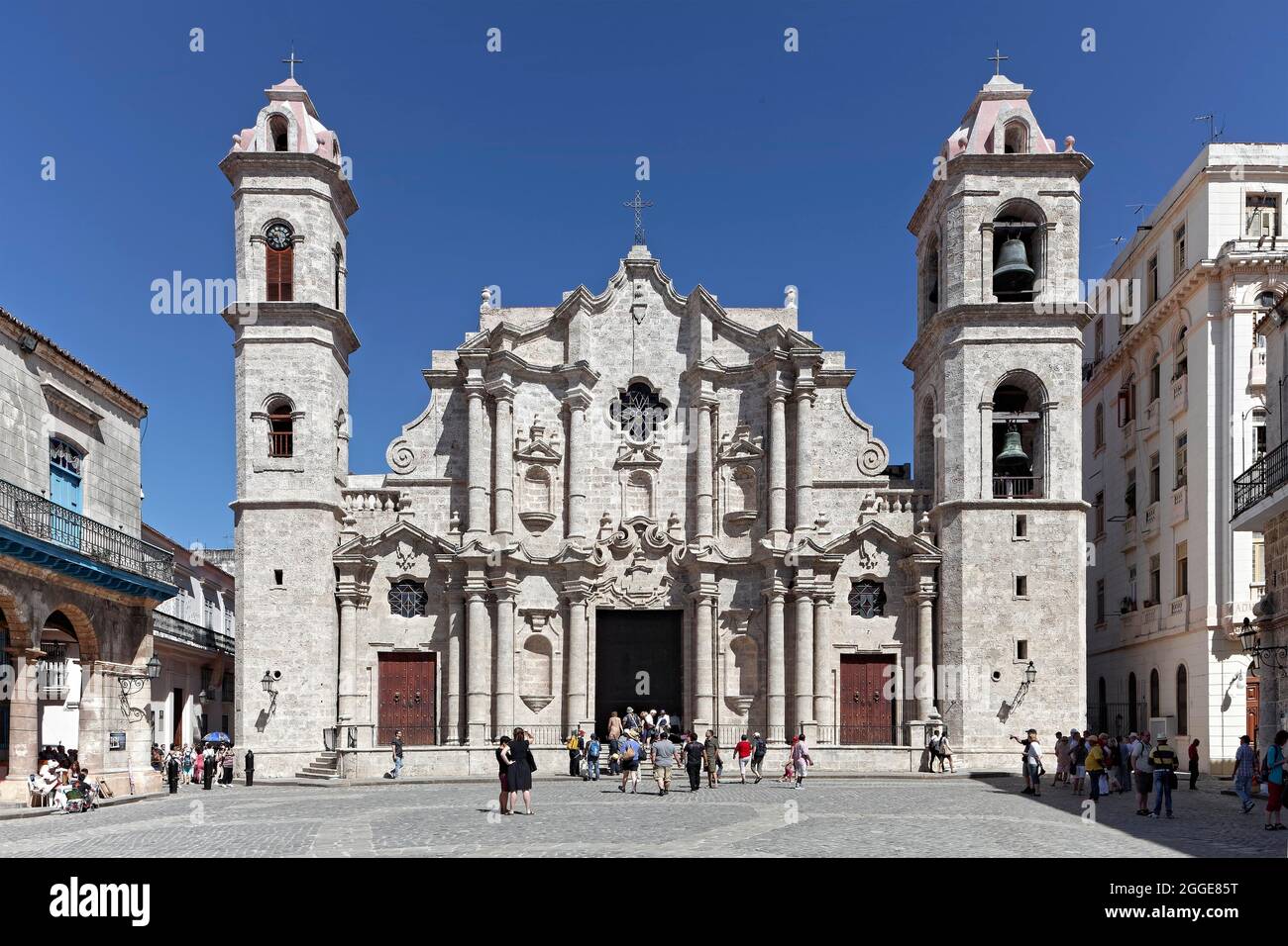 Piazza, Plaza de la Catetral, Cattedrale, Catedral de la Virgen Maria de la Concepcion Inmaculada, Città Vecchia, capitale Avana, Provincia dell'Avana Foto Stock