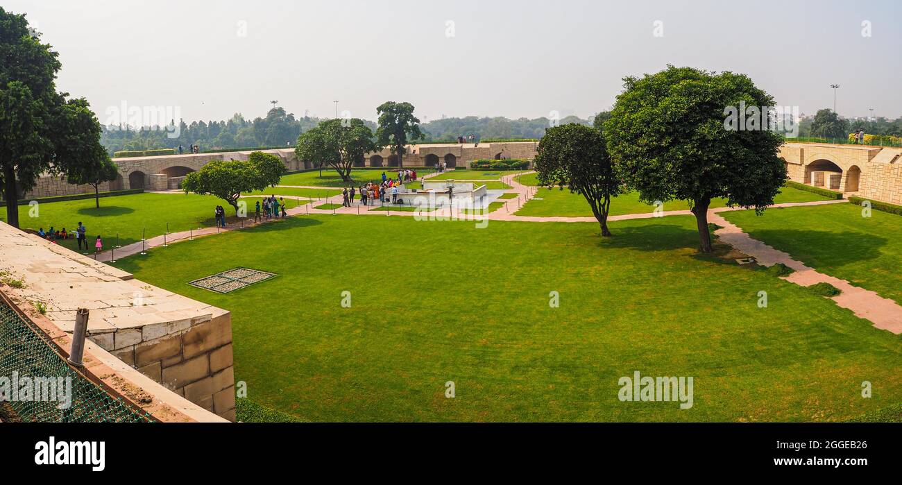 Raj Ghat Memorial o Gandhi Samadhi Monument, sito della cremazione di Gandhi, Delhi, India Foto Stock