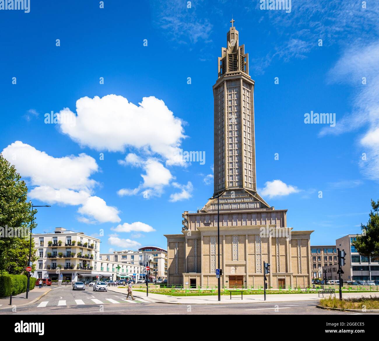Chiesa di San Giuseppe e la sua torre lanterna dell'architetto francese Auguste Perret a le Havre, Francia. Foto Stock