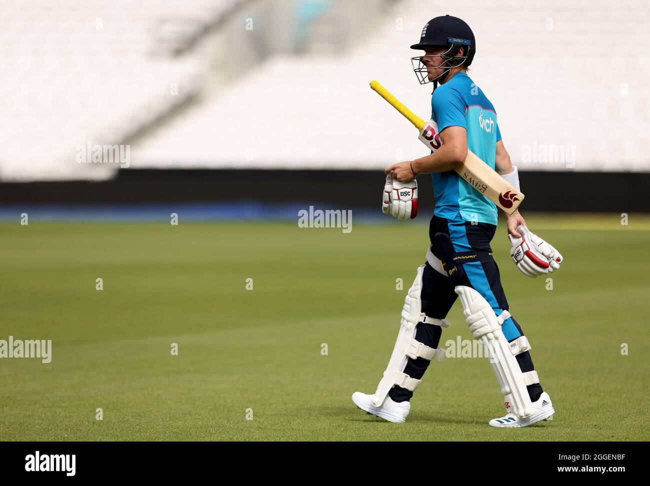 Il Rory Burns inglese durante una sessione di reti al Kia Oval, Londra. Data foto: Martedì 31 agosto 2021. Foto Stock