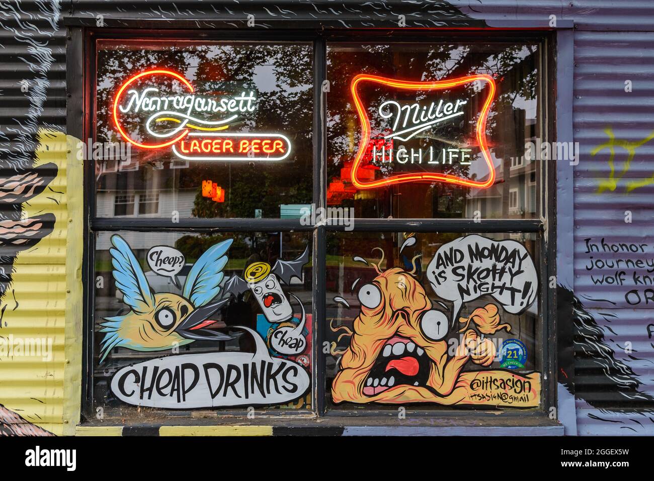 Pubblicità colorata e divertente su una finestra del ristorante. Portland, Oregon, Stati Uniti. Foto Stock