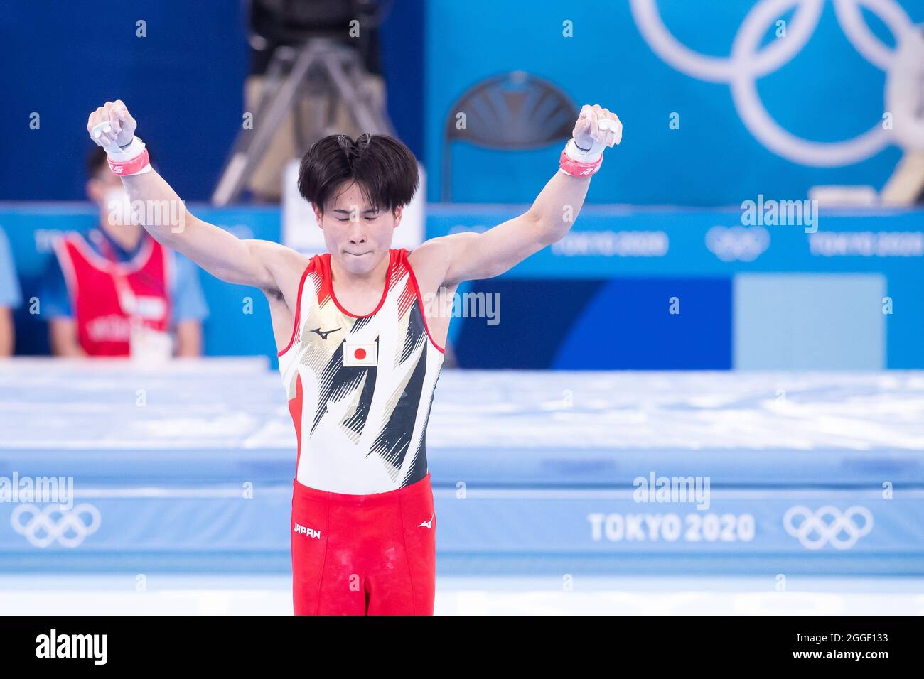 Tokyo, Giappone. 24 luglio 2021. Kazuma Kaya (148) del Giappone festeggia dopo la sua esibizione di anelli durante i Giochi Olimpici di Tokyo 2020 la qualificazione degli uomini al Centro di ginnastica Ariake a Tokyo, Giappone. Daniel Lea/CSM}. Credit: csm/Alamy Live News Foto Stock