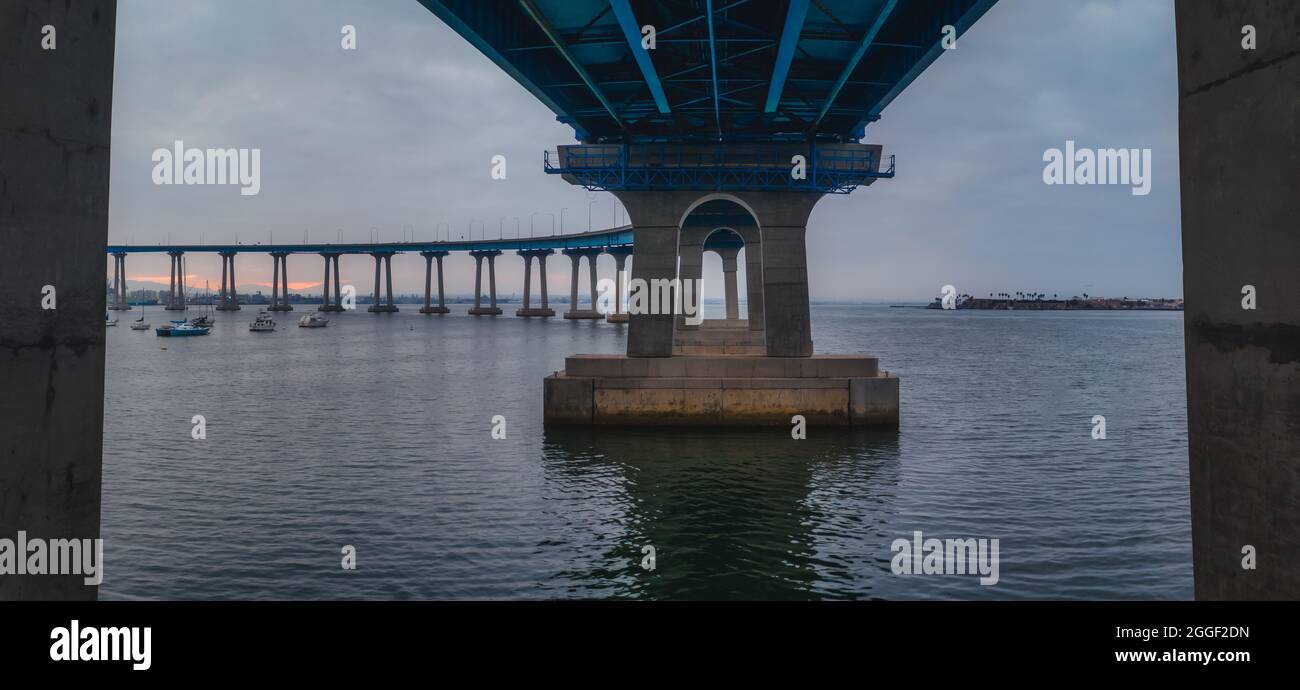 Sotto il ponte Coronado Foto Stock