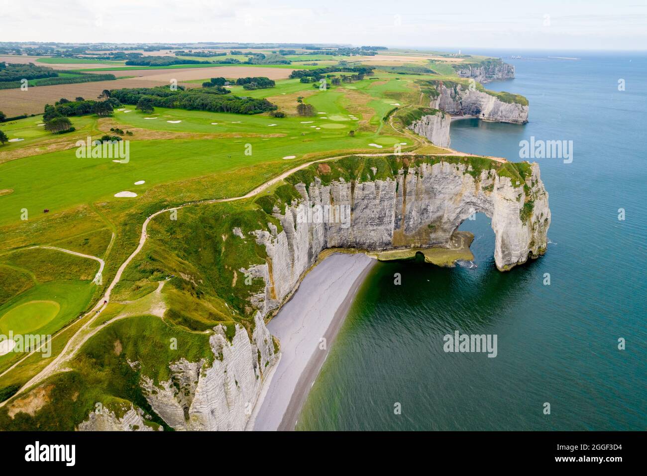 Scatto aereo di Etretat scogliere in Normandia, Francia Foto Stock