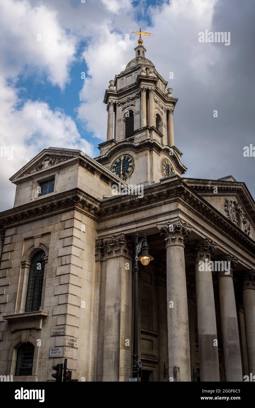 St George's Church, Hanover Square, una chiesa anglicana costruita all'inizio del XVIII secolo, progettata da John James, Londra, Inghilterra, Regno Unito Foto Stock