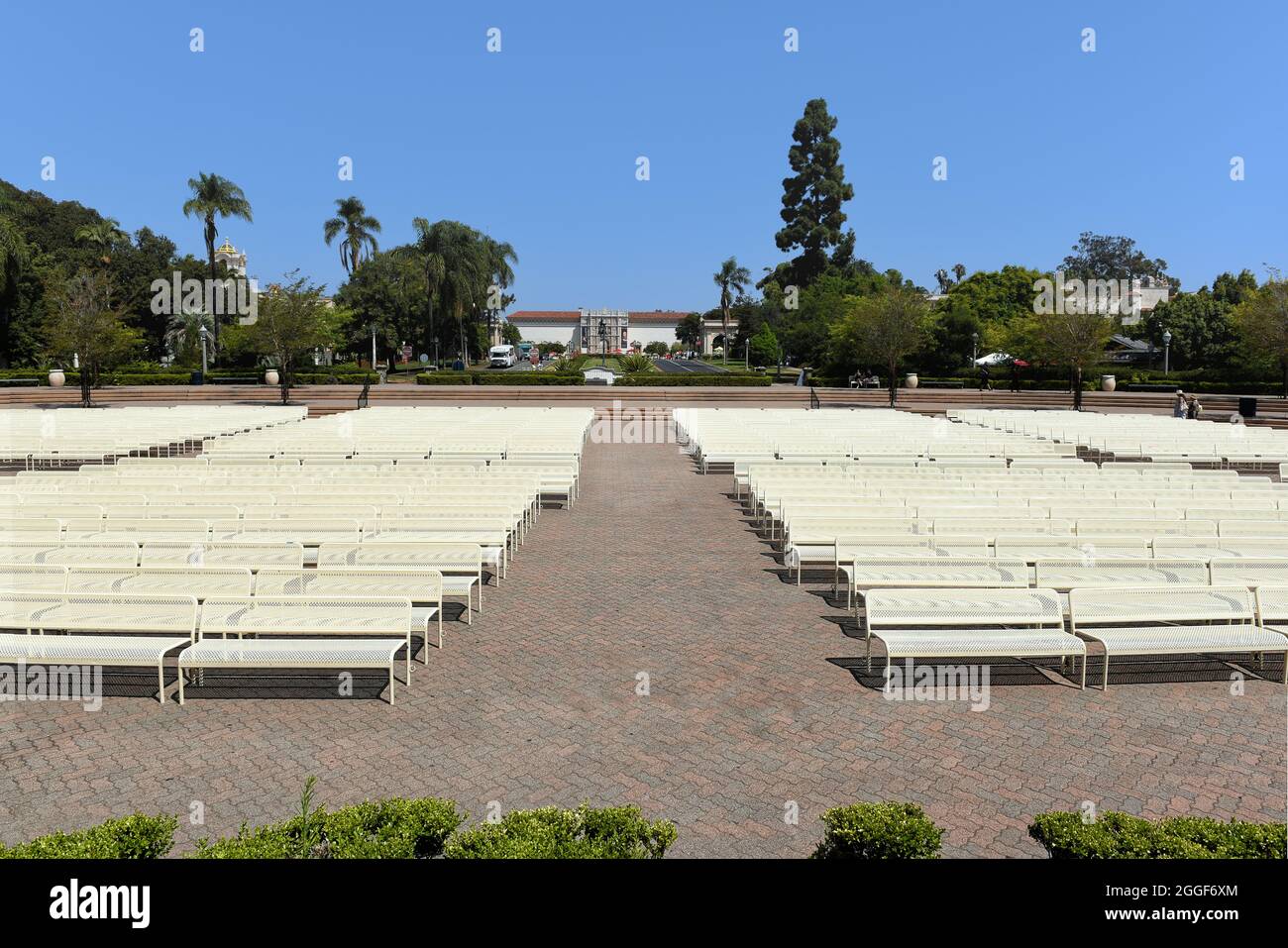 SAN DIEGO, CALIFORNIA - 25 AGO 2021: Posti a sedere al Spreckels Organ Pavilion a Balboa Park, visto dal palco. Foto Stock