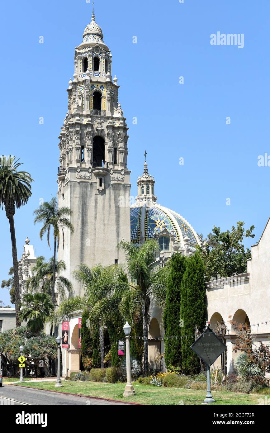 SAN DIEGO, CALIFORNIA - 25 AGO 2021: Il Museo di noi e la California Tower è un museo di antropologia culturale. Foto Stock