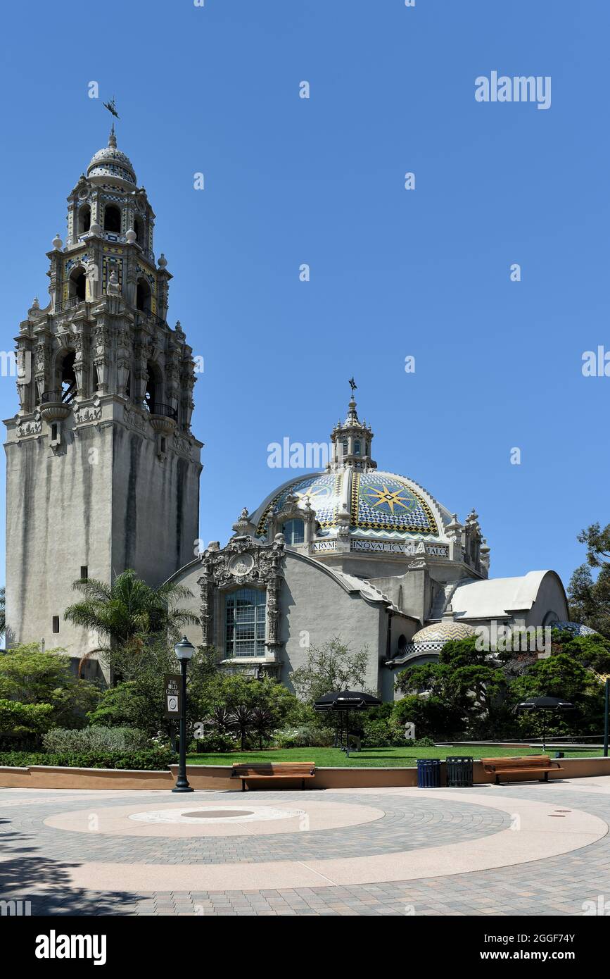 SAN DIEGO, CALIFORNIA - 25 AGO 2021: Il Museo di noi e la California Tower è un museo di antropologia culturale. Foto Stock