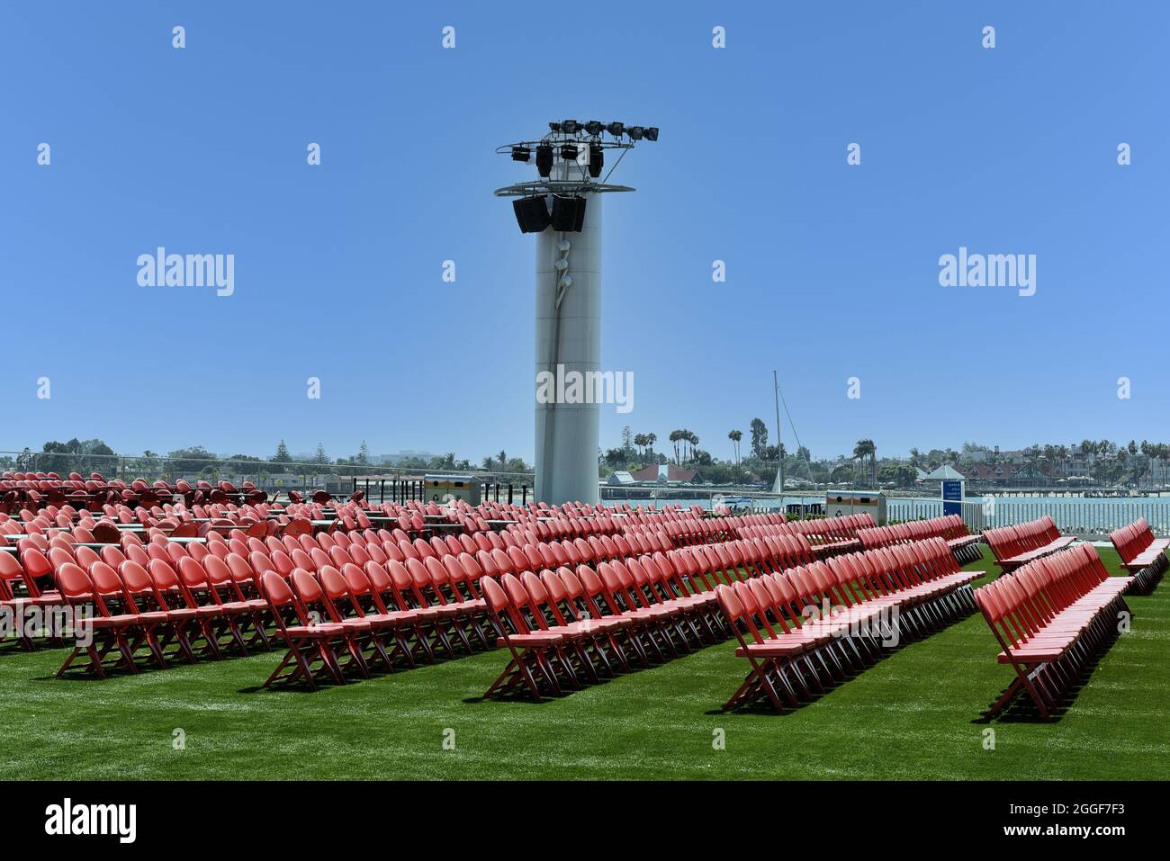 SAN DIEGO, CALIFORNIA - 25 AGO 2021: posti a sedere al luogo di concerto della rady Shell nel Jacobs Park. Foto Stock