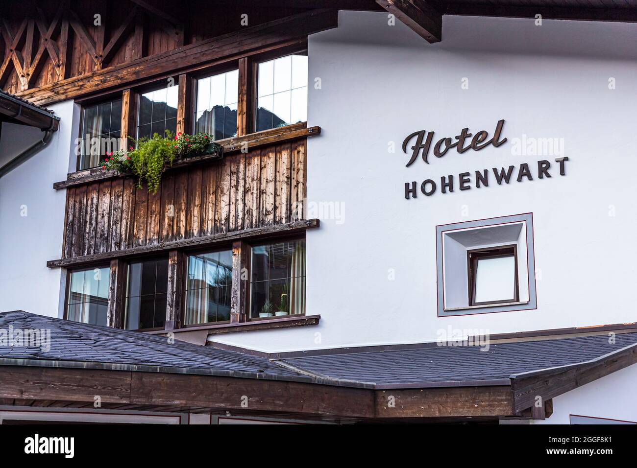 Vista esterna dell'Hotel Hohenwart a Schenna, Alto Adige, Italia Alto Adige, Italia Foto Stock