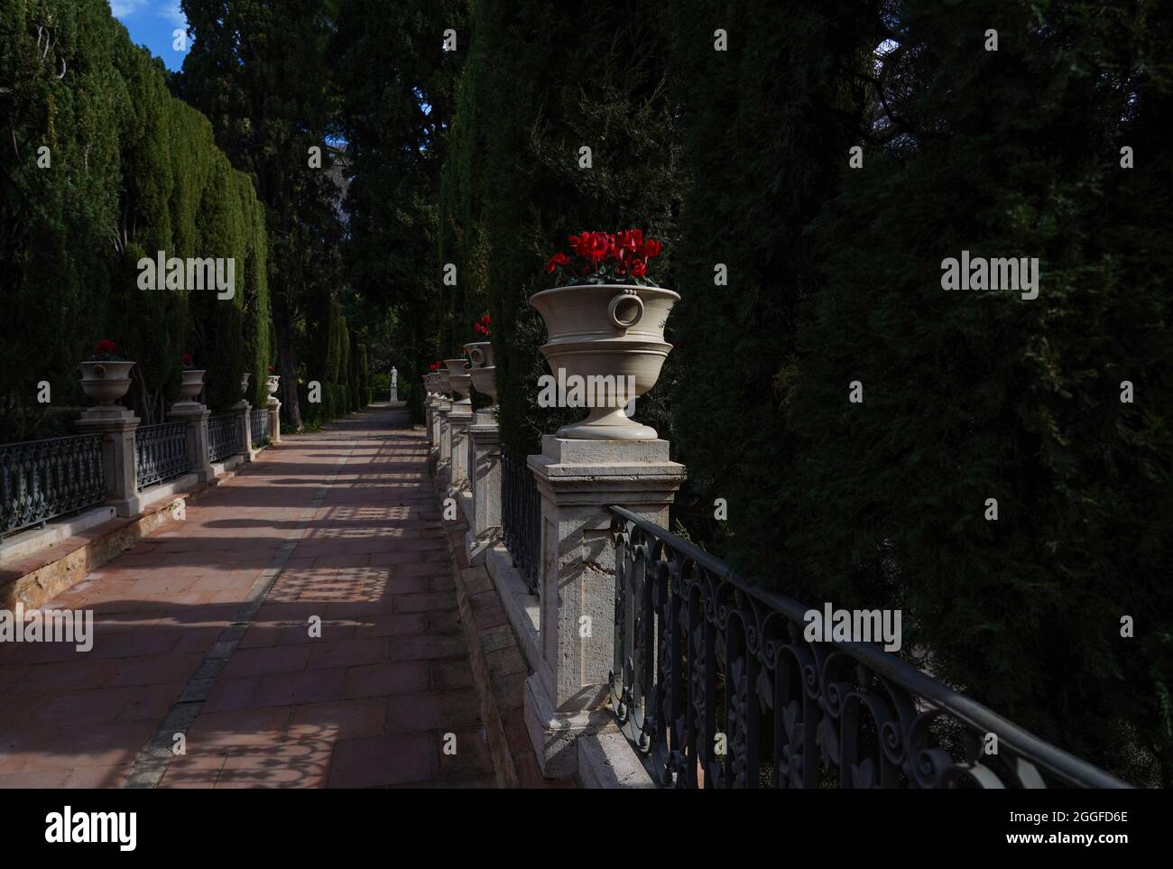 Statue nei Jardines de Monforte nella città di Valencia Foto Stock