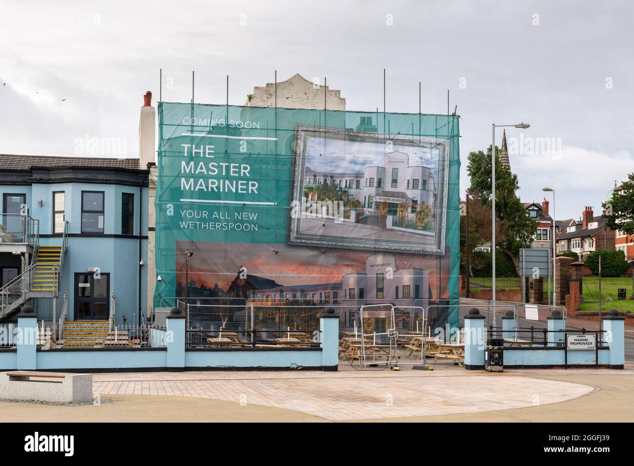 New Brighton, Wirral, Regno Unito: Ristrutturazione in corso sul Master Mariner Wetherspoons espansione, ex Lacy's Bar pub sulla Marine Promenade Foto Stock