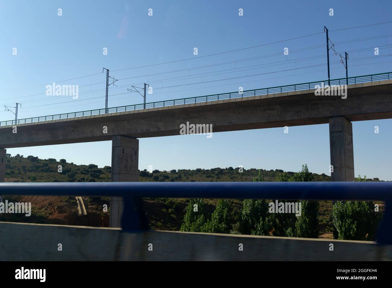 Linea ferroviaria ad alta velocità in Spagna. Strade d'Europa. Fotografia orizzontale. Foto Stock