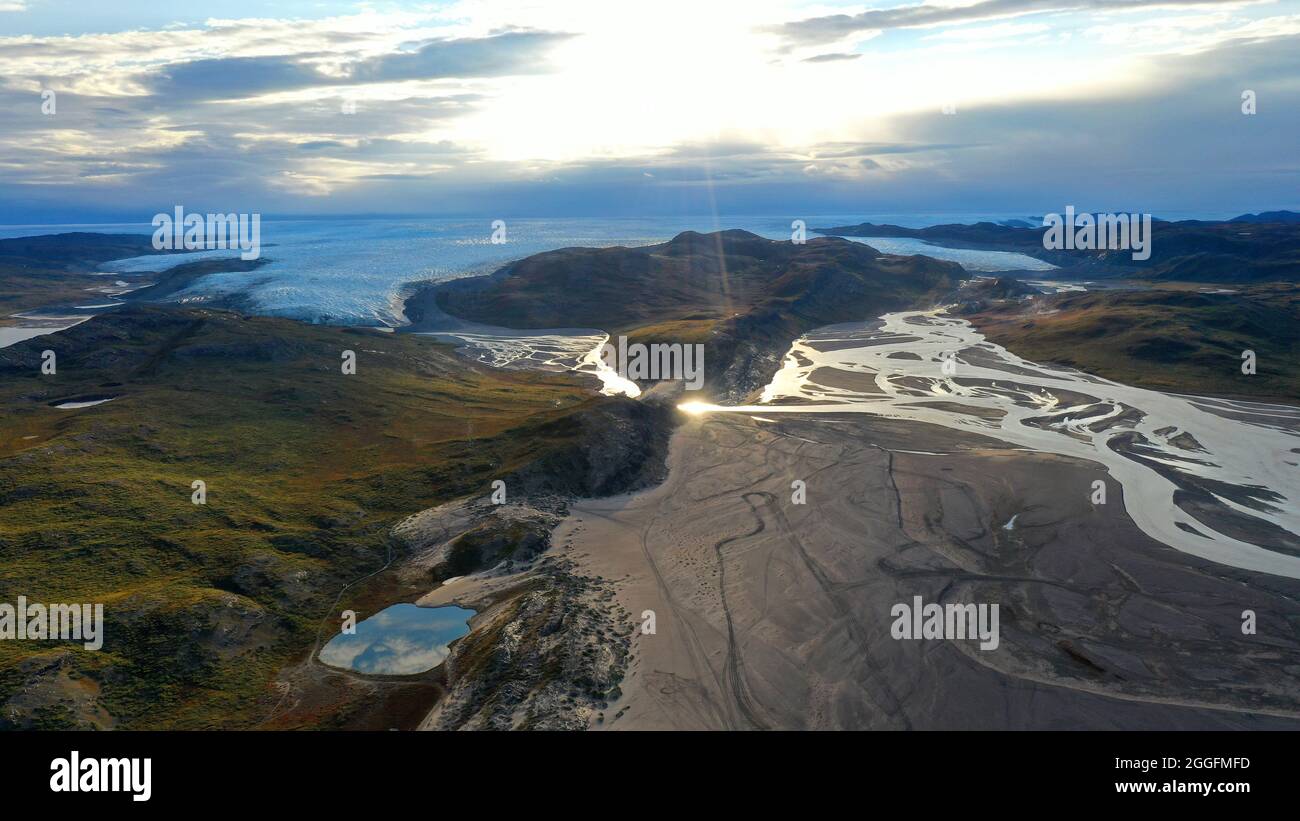 Vista aerea del ghiacciaio Russell vicino a Kangerlussuaq in Groenlandia, che si sta sciogliendo a causa del riscaldamento globale cambiamento climatico ritiro restringimento recede Foto Stock