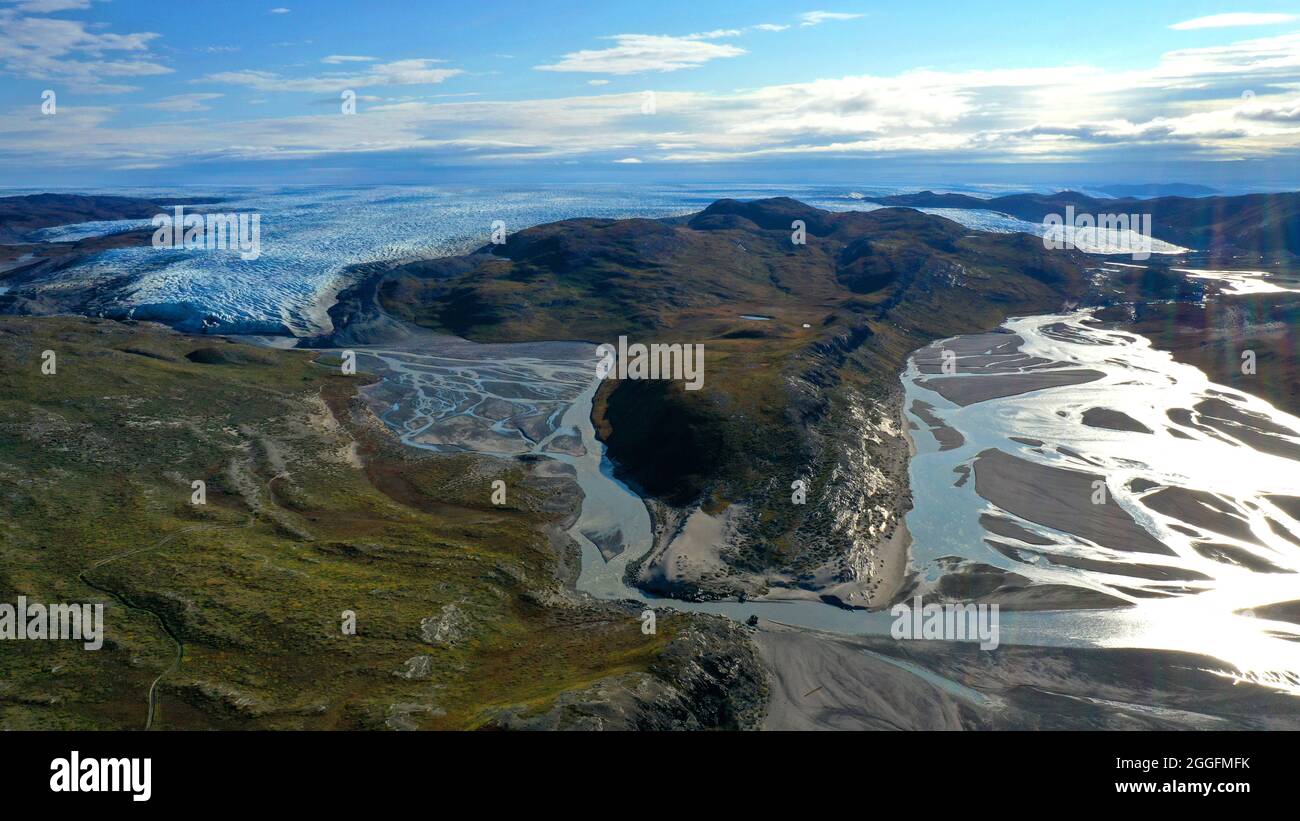 Vista aerea del ghiacciaio Russell vicino a Kangerlussuaq in Groenlandia, che si sta sciogliendo a causa del riscaldamento globale cambiamento climatico ritiro restringimento recede Foto Stock
