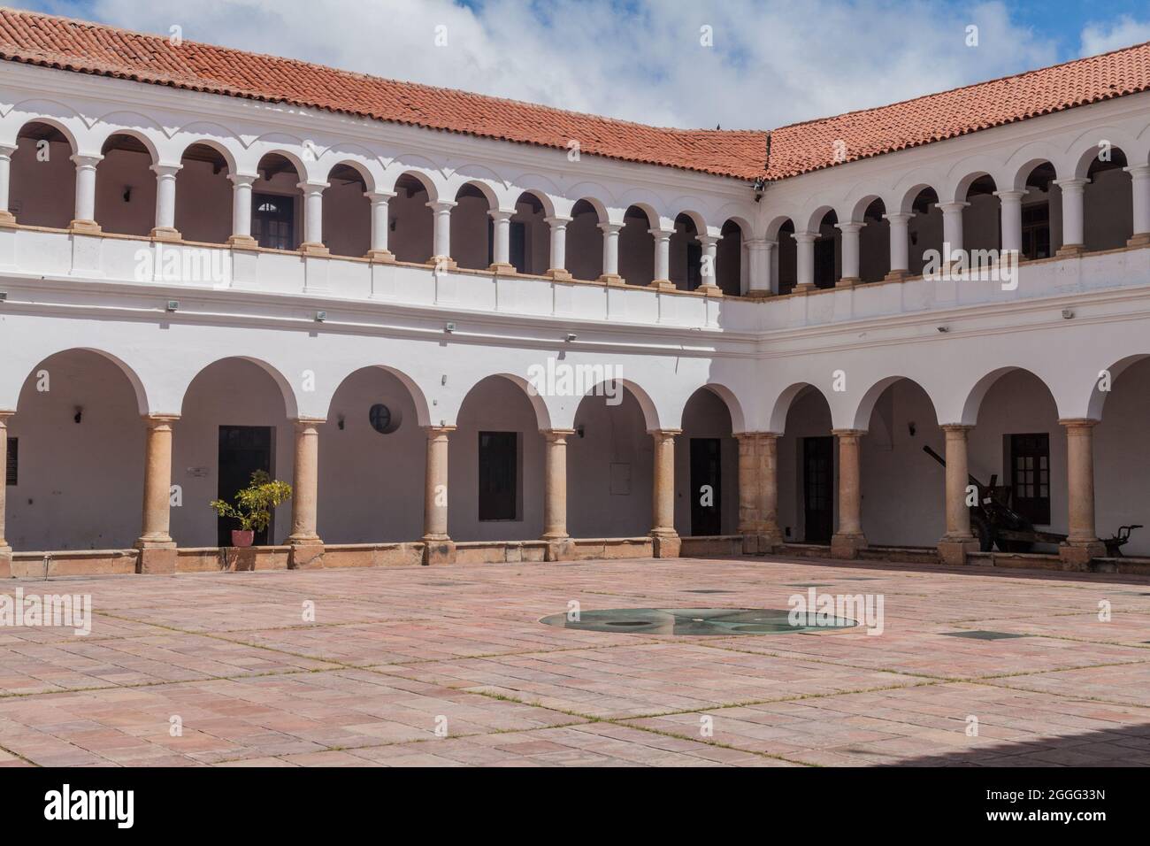Cortile del Museo storico militare della Nazione a Sucre, Bolivia Foto Stock
