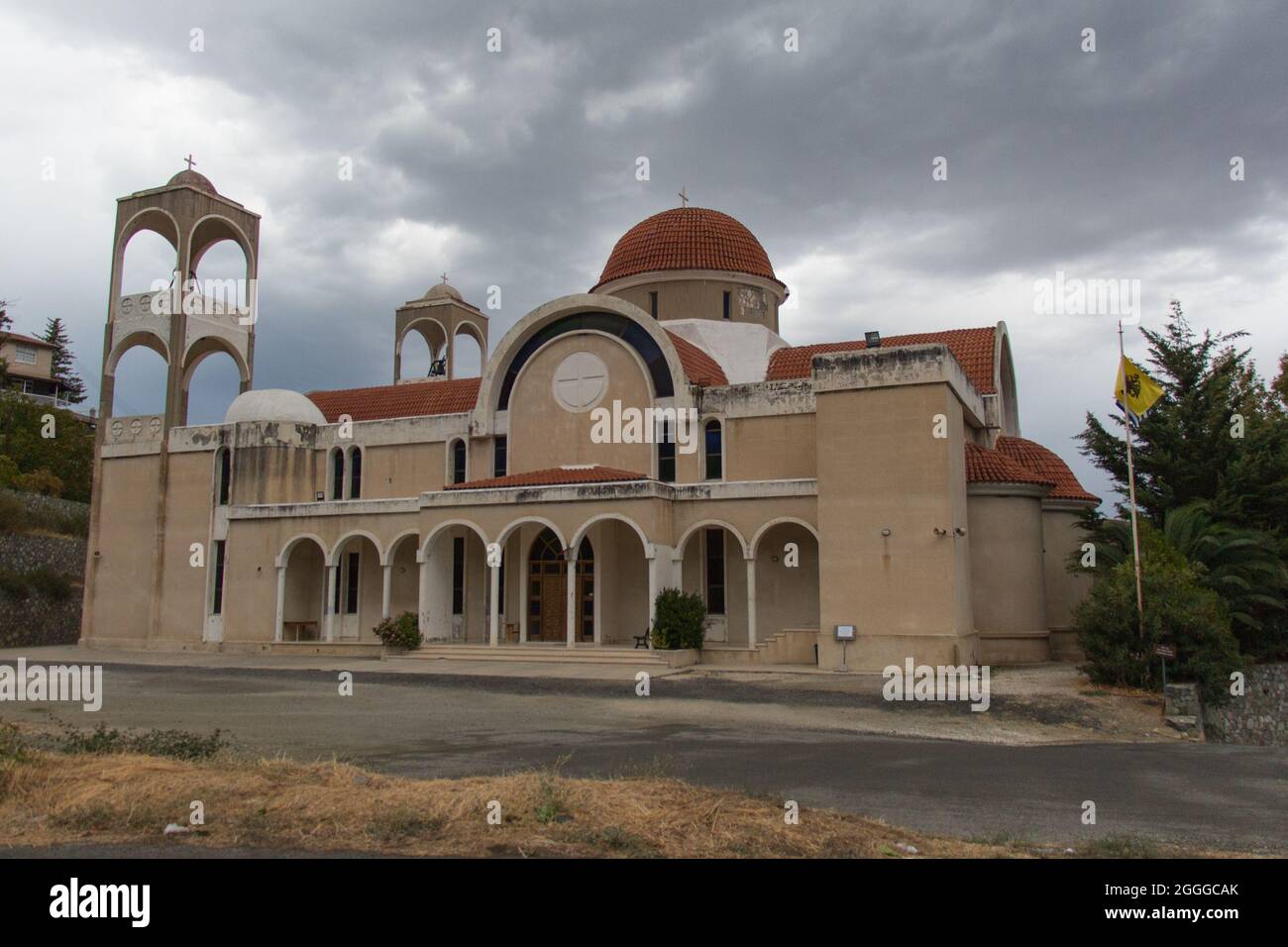 Nicosia, Cipro - Ottobre 15 2019: La vista della Chiesa di Agios Panteleimonas il 15 2019 ottobre a Kakopetria, Cipro. Foto Stock