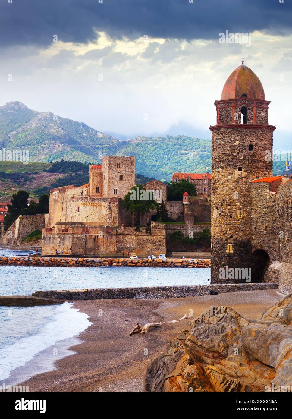 Vista del villaggio costiero Collioure Foto Stock
