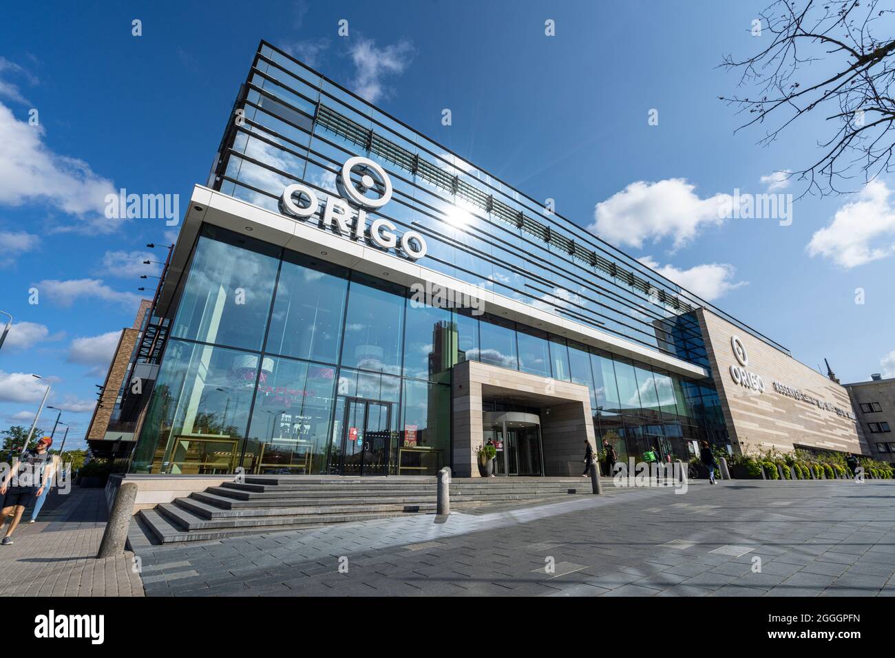 Riga, Lettonia. Agosto 2021. Vista esterna del centro commerciale Origo nel centro della città Foto Stock