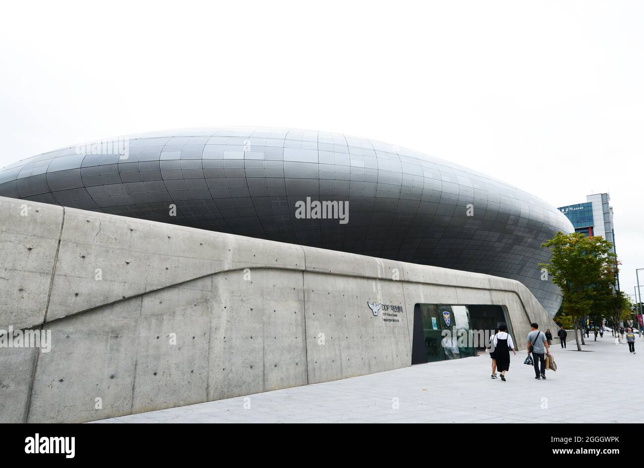 L'iconico Dongdaemun Design Plaza a Seoul, Corea. Foto Stock