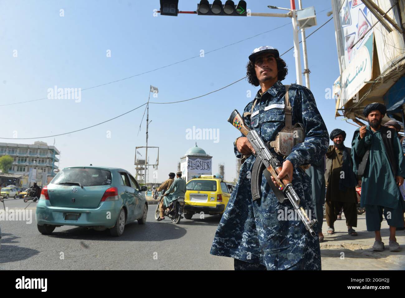 Kandahar città, Afghanistan meridionale. 31 agosto 2021. I combattenti talebani e i loro sostenitori hanno celebrato in tutto l'Afghanistan con la partenza finale di tutte le truppe statunitensi. Brinda a una fine di 20 anni di presenza militare straniera. Foto Stock