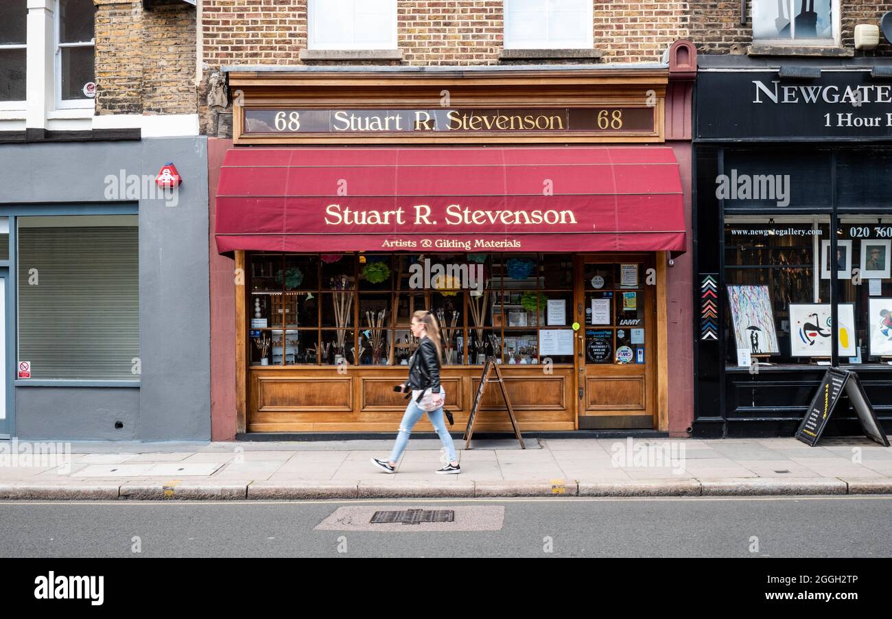 Art Shop, Londra. La facciata di un tradizionale vecchio negozio specializzato in arte e materiali d'artista nel centro di Londra. Foto Stock