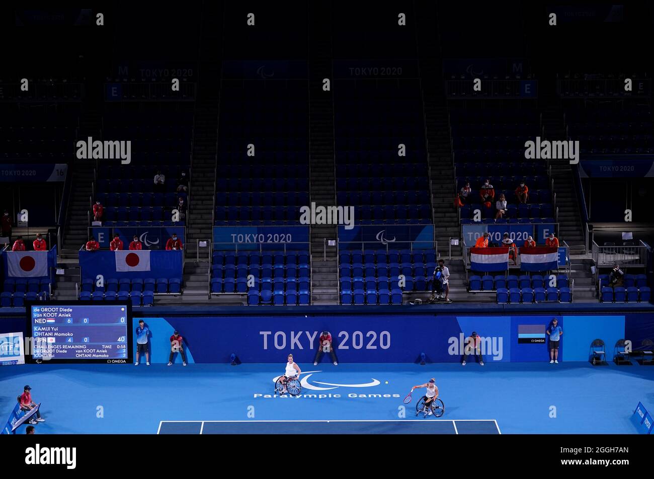 I Paesi Bassi Diede de Groot (a destra) e Aniek van Koot gareggiano contro Yui Kamiji e Momoko Ohtani in Giappone nei Semifinali doppio Tennis su sedia a rotelle delle Donne all'Ariake Tennis Park durante l'ottavo giorno dei Giochi Paralimpici di Tokyo 2020 in Giappone. Data foto: Mercoledì 1 settembre 2021. Foto Stock