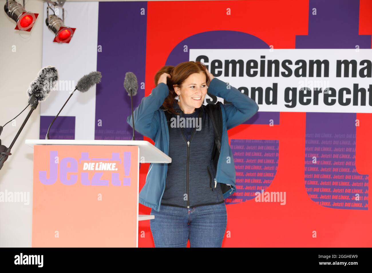 Janine Wissler bei der Städtetour der Partei Die Linke zur Bundestagswahl 2021 mit dem motto 'Sozial gerecht. VOR Ort. Jetzt!" AUF dem Alten Markt. St Foto Stock