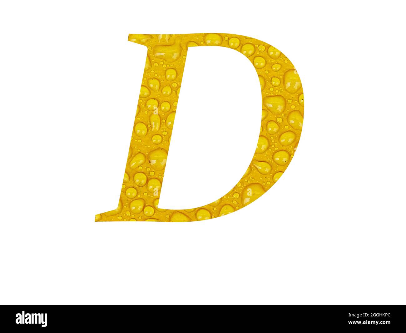 Lettera D dell'alfabeto fatta con gocce di pioggia su sfondo giallo, isolato su sfondo bianco Foto Stock