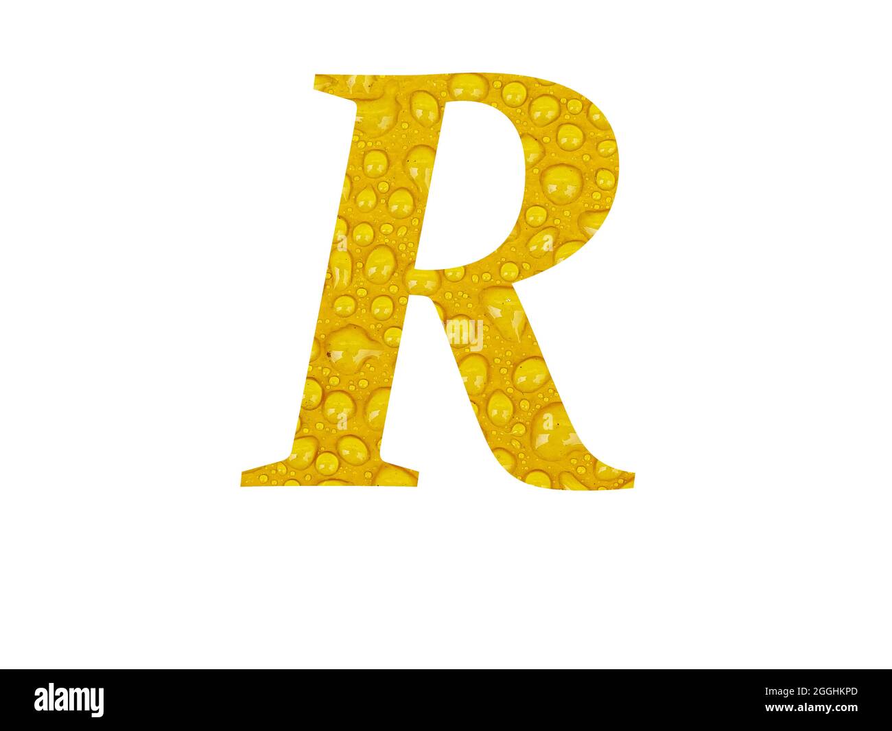 Lettera R dell'alfabeto fatta con gocce di pioggia su sfondo giallo, isolato su sfondo bianco Foto Stock